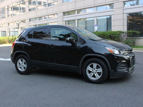 Used 2021 Chevrolet Trax LS w/ Tint and Cruise Package FWD image 2