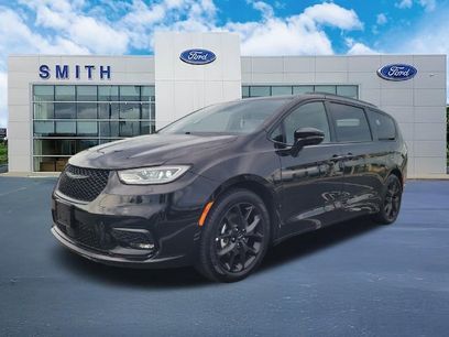 Used 2025 Chrysler Pacifica Limited