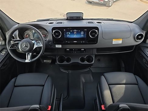 Used 2025 Mercedes-Benz Sprinter 2500 image 25