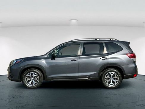 Used 2022 Subaru Forester Premium image 3