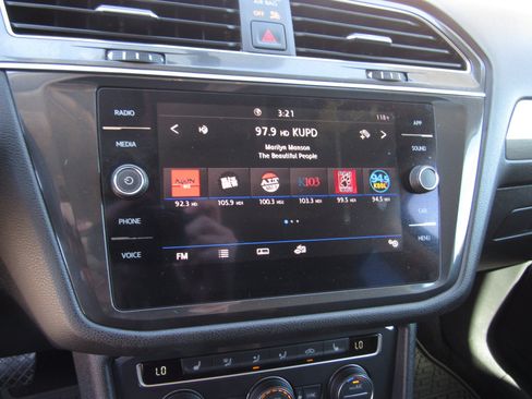 Used 2020 Volkswagen Tiguan SE FWD image 18