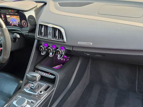 Used 2018 Audi R8 V10 w/ Premium Package image 18