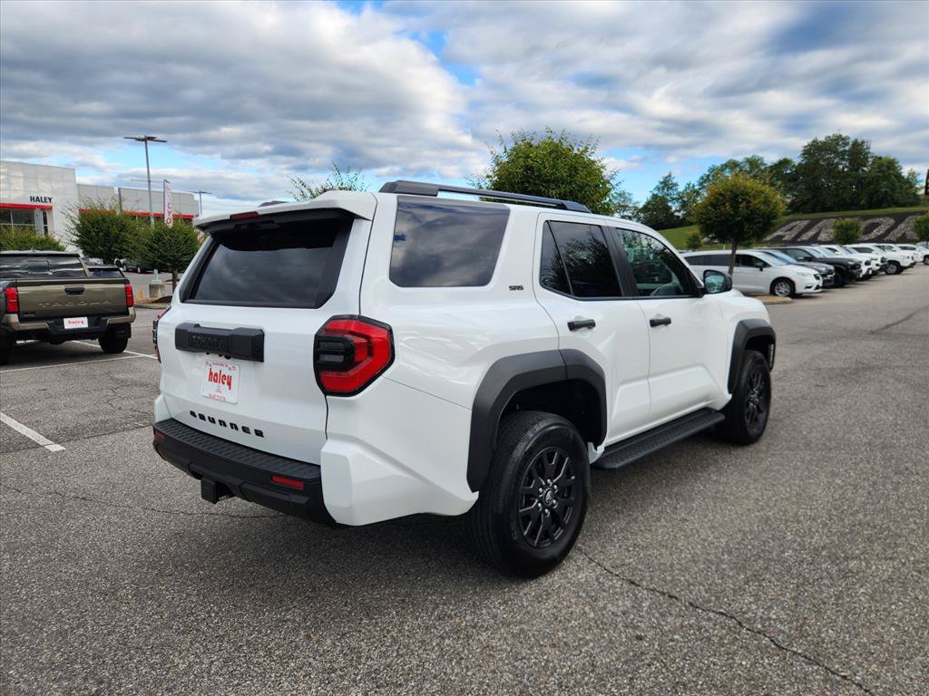 Certified 2025 Toyota 4Runner SR5 AWD/4WD image 4