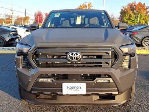 Certified 2024 Toyota Tacoma SR5 AWD/4WD image 3