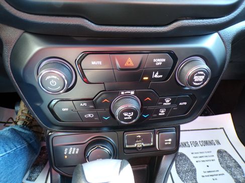 Used 2023 Jeep Renegade Altitude w/ Sun/Sound Group image 10