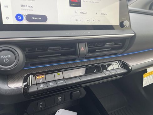 Used 2025 Toyota Prius XLE image 10