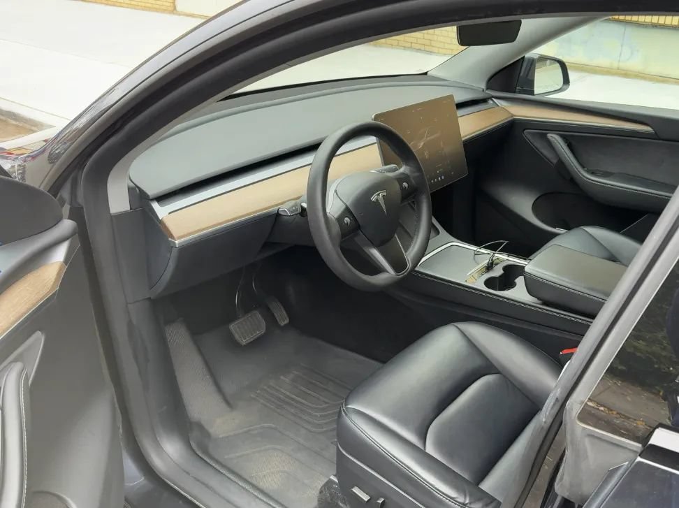 Used 2024 Tesla Model Y Long Range AWD/4WD image 4