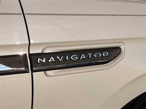 Used 2023 Lincoln Navigator Reserve image 35
