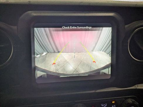 Used 2022 Jeep Wrangler Unlimited Sahara w/ Cold Weather Group image 15