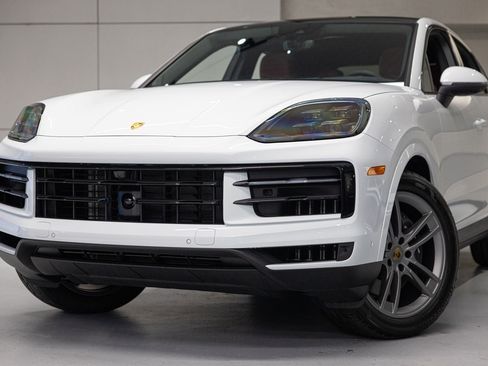 New 2024 Porsche Cayenne Coupe image 3