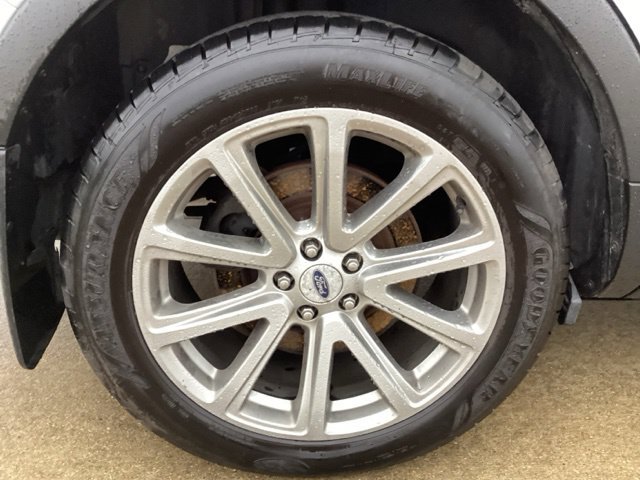 Used 2017 Ford Explorer Limited w/ Equipment Group 301A FWD image 8