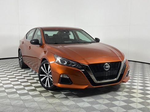 Used 2020 Nissan Altima 2.5 SR FWD image 2