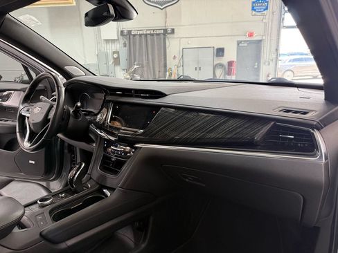 Used 2023 Cadillac XT6 Premium Luxury FWD image 16
