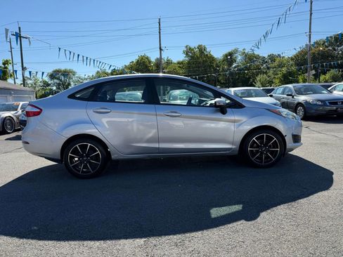 Used 2015 Ford Fiesta SE image 12