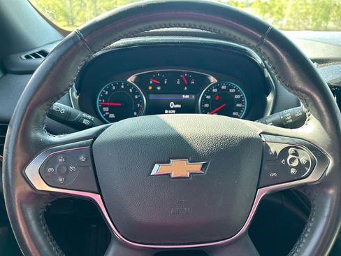 Used 2022 Chevrolet Traverse LT FWD image 19