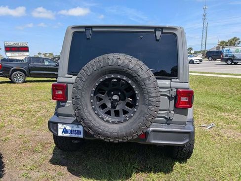 Used 2022 Jeep Wrangler Unlimited Sahara w/ LED Lighting Group AWD/4WD image 4