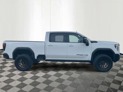 Used 2025 GMC Sierra 2500 AT4X image 4