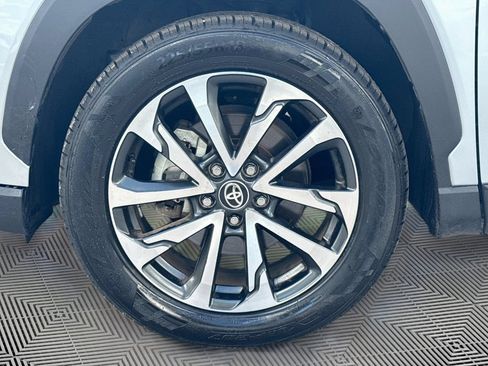 Used 2024 Toyota Corolla Cross XLE AWD/4WD image 29