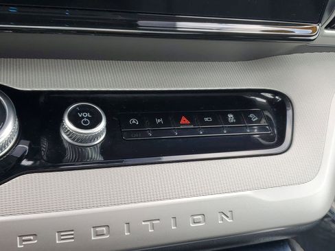 Certified 2025 Ford Expedition Active AWD/4WD image 31