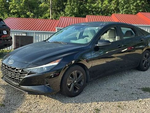 Used 2021 Hyundai Elantra SEL FWD image 2