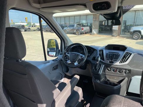 Used 2017 Ford Transit 150 XLT image 32