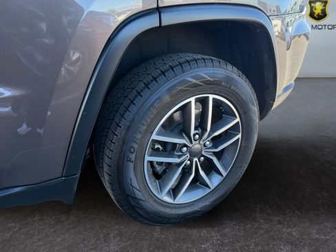 Used 2019 Jeep Grand Cherokee Laredo w/ Laredo X Package image 15