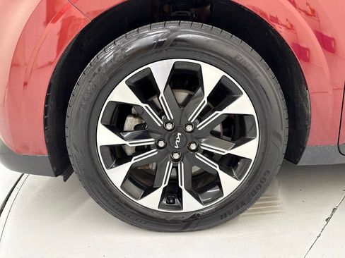 Used 2023 Kia Carnival EX FWD image 9
