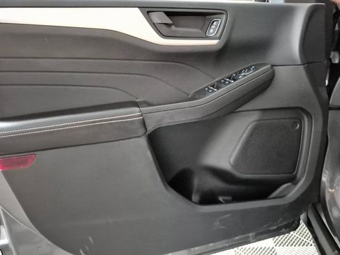 Used 2022 Ford Escape SE image 13