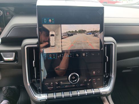 New 2026 GMC Yukon XL Denali AWD/4WD image 11