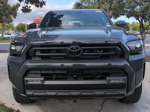 Certified 2025 Toyota 4Runner SR5 AWD/4WD image 3