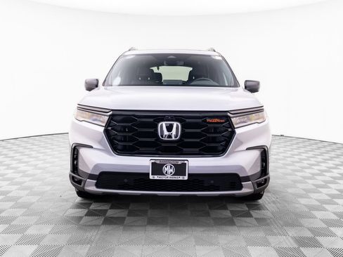 Certified 2025 Honda Pilot TrailSport image 10