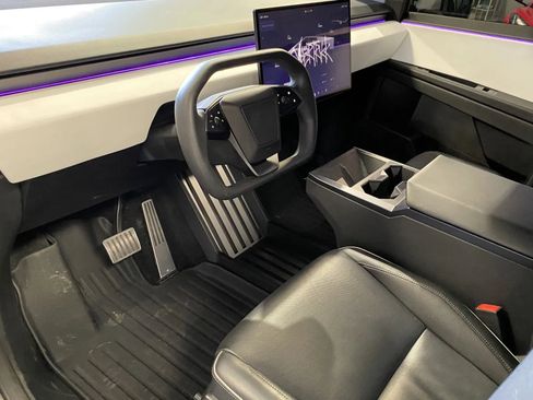 Used 2024 Tesla Cybertruck AWD Crew Cab image 10