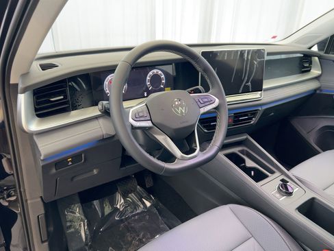 New 2026 Volkswagen Tiguan SE image 4