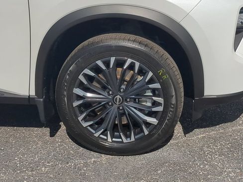 Certified 2025 Nissan Rogue SL w/ Tech Package FWD image 11
