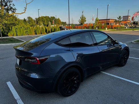 Used 2021 Tesla Model Y Long Range AWD/4WD image 5