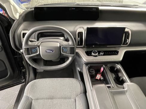 Certified 2025 Ford Expedition Active AWD/4WD image 12