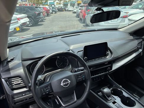 Used 2025 Nissan Rogue SV FWD image 34