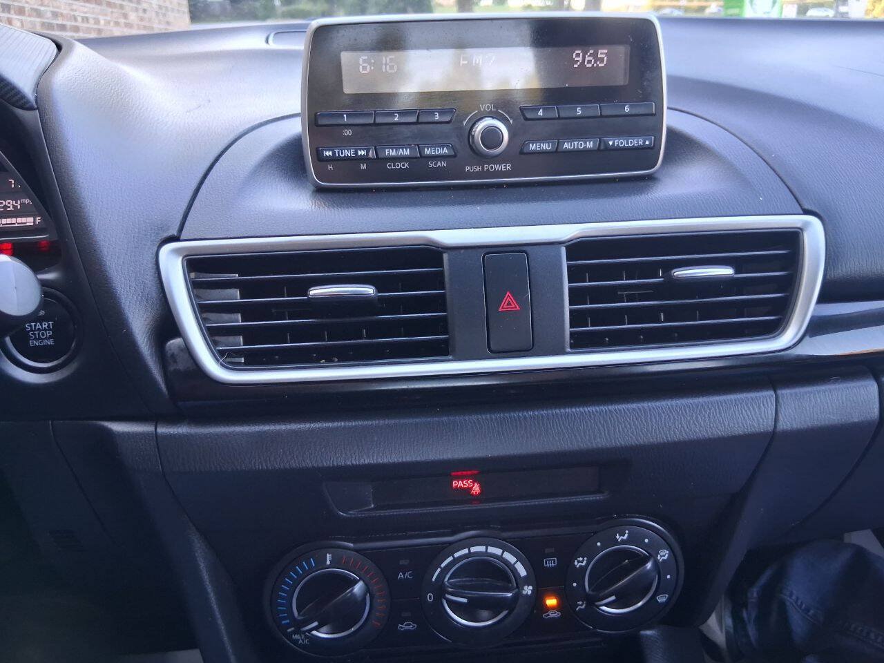 Used 2014 MAZDA MAZDA3 i Touring FWD image 15