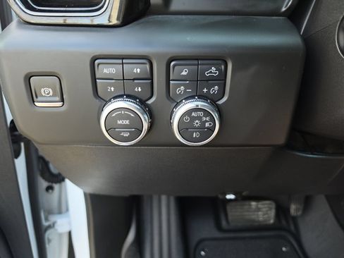 Used 2025 GMC Sierra 1500 AT4 w/ AT4 Premium Package AWD/4WD image 21