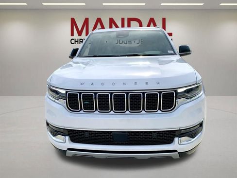 Used 2025 Jeep Wagoneer L Series II AWD/4WD image 3