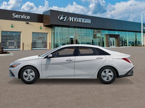 New 2026 Hyundai Elantra SE FWD image 3