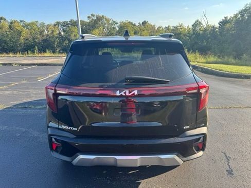 Used 2024 Kia Seltos SX w/ SX Sunroof Package AWD/4WD image 4