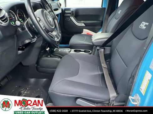 Used 2017 Jeep Wrangler Unlimited Sahara w/ Connectivity Group image 13