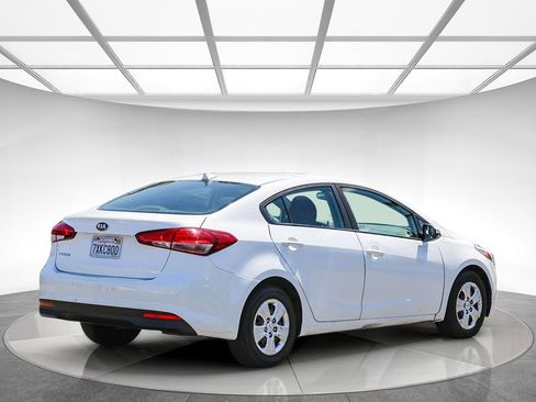 Used 2017 Kia Forte LX image 3