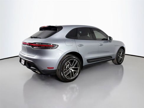 Certified 2026 Porsche Macan AWD/4WD image 7