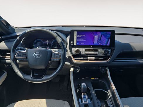 Used 2024 Toyota Grand Highlander AWD Hybrid image 9