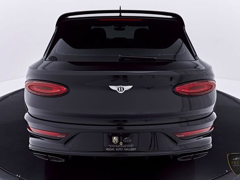 Used 2024 Bentley Bentayga AWD/4WD image 21