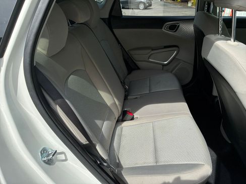 Used 2025 Kia Soul LX w/ LX Technology Package FWD image 36