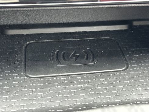 Used 2024 Jaguar F-PACE R-Dynamic S image 33