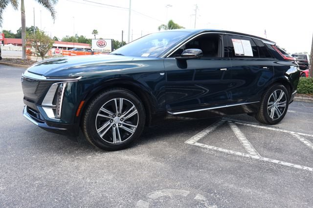 Used 2024 Cadillac Lyriq Luxury AWD/4WD image 3